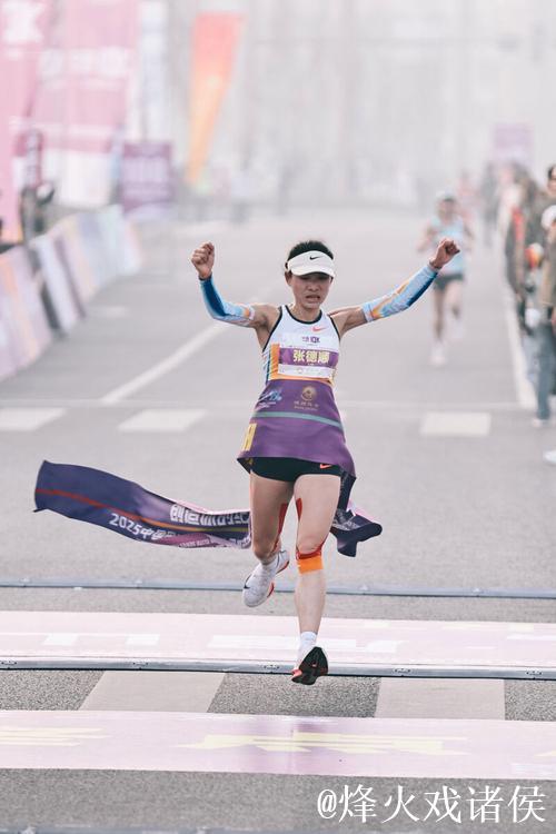 张德顺刷新中国女子10公里路跑最好成绩 张德顺刷新中国女子10公里路跑最好成绩